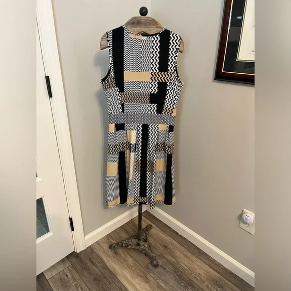 Super cute Jude Connally dress with pockets! - Picture 3 of 11